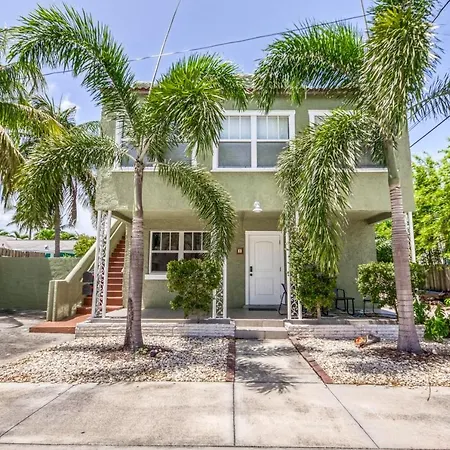 Walk To The Water - Historic Home Near Downtown Lwb